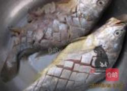 浇汁大黄花的做法图解1