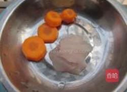 红萝卜鱼肉泥的做法图解1