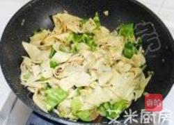 青椒炒干豆腐的做法图解18
