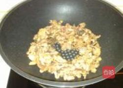 猪肉爆炒蒜薹的做法图解3