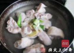 腐香花生猪蹄的做法图解1