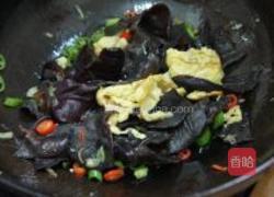 木耳炒蛋的做法图解7