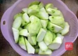 蒜蓉炒丝瓜的做法图解2