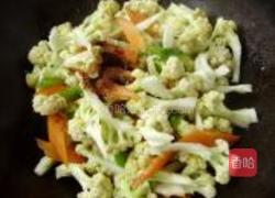 胡萝卜青椒炒菜花的做法图解5