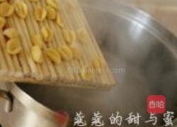 北极甜虾酸菜杂粮猫耳面的做法图解7