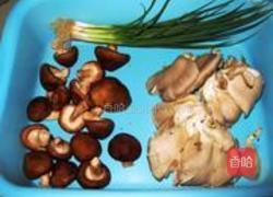蚝油烩双菇的做法图解1