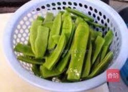 酱汁扁豆的做法图解2