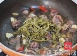 蒜苗酸豇豆爆鸡杂的做法图解10