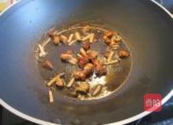 咸鱼粒炒合掌瓜的做法图解4