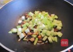 咸鱼粒炒合掌瓜的做法图解5