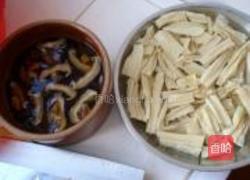 蘑菇腐竹炒瘦肉的做法图解1