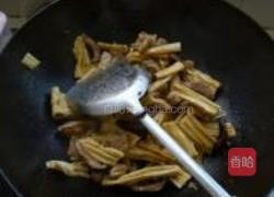 蘑菇腐竹炒瘦肉的做法图解7