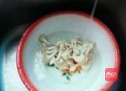 平菇瘦肉粥的做法图解2