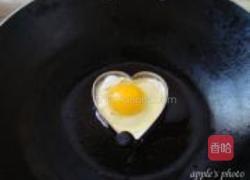 酱油爱心蛋的做法图解3