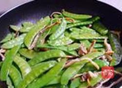 鱿鱼干炒荷兰豆的做法图解6