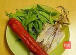 鱿鱼干炒荷兰豆的做法图解1