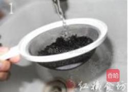 首乌芝麻糊的做法图解1