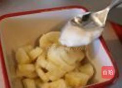 浓情草莓香蕉塔的做法图解5