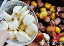 板栗大蒜烧肉的做法图解7