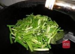 蒜苗炒蛋的做法图解4