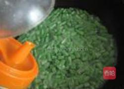 四季豆炒熟肉丁的做法图解4
