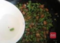 四季豆炒熟肉丁的做法图解9
