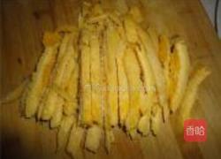 鸡蛋炒玉米饼米饭的做法图解3