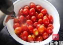 冰镇蜂蜜圣女果的做法图解1