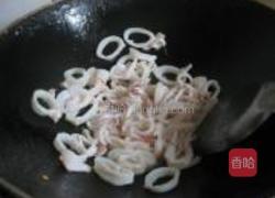 韭苔炒鱿鱼圈的做法图解4