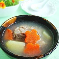 胡萝卜土豆骨头汤的做法[图]