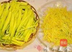 鲜黄花菜炒肉丝的做法图解2
