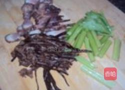 茶树菇炒腊肉的做法图解2