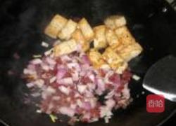 腊肉粒炒豆腐的做法图解4