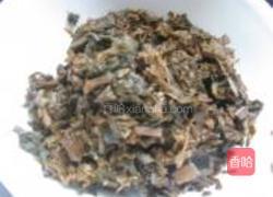 梅干菜烧鸡肉的做法图解1