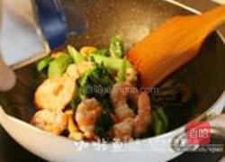 腰果虾仁炒芥蓝的做法图解6