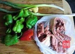 青椒炒护心肉的做法图解1