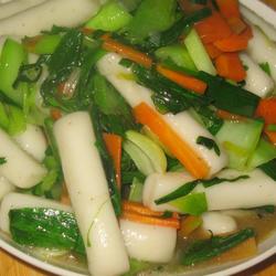 蔬菜炒手指年糕的做法[图]