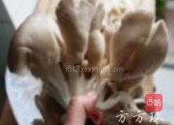 平菇炒鲜蔬的做法图解1