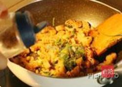 松子菠菜苗炒意粉的做法图解9