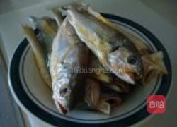 糖醋小黄鱼的做法图解1