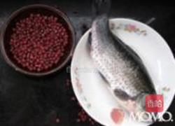 红豆鲫鱼汤的做法图解1