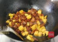 菠萝炒鸭肉粒的做法图解4