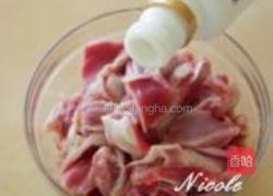 酸豆角炒鸡胗的做法图解2