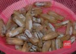 罗勒味葱姜蛏子的做法图解1