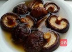 腊肠香菇油菜的做法图解2