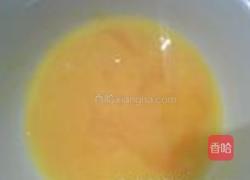 茄汁油渣炒馒头的做法图解3