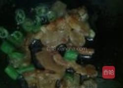 茄汁油渣炒馒头的做法图解7