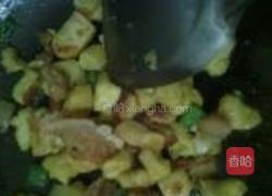 茄汁油渣炒馒头的做法图解8