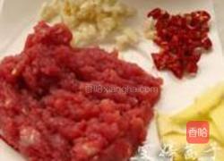 豆酱蒜香牛肉拌面的做法图解2