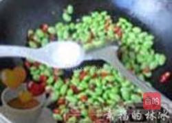 毛豆炒肉丁的做法图解7
